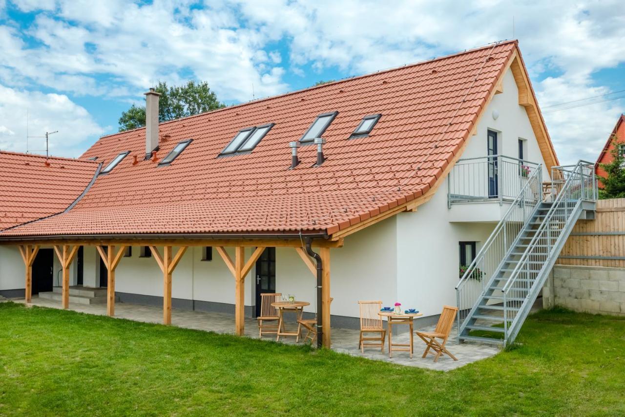 Apartmany Jedovary Trhove Sviny Exterior photo